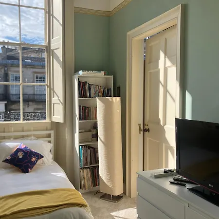 Georgian Townhouse In Centre *