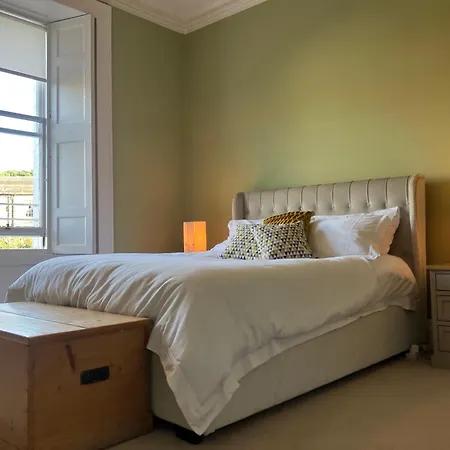 Georgian Townhouse In Centre