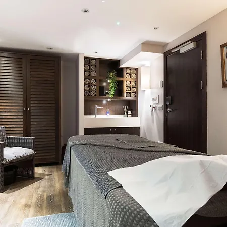 호텔 Radisson Blu Hotel, Centre 4*