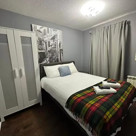 Two Bedroom Flat Close To Meadows With Free Parking By Parking Permit 에든버러