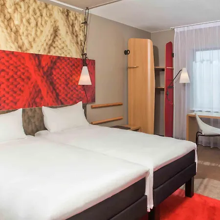 Hotel Ibis Centre Royal Mile 3*