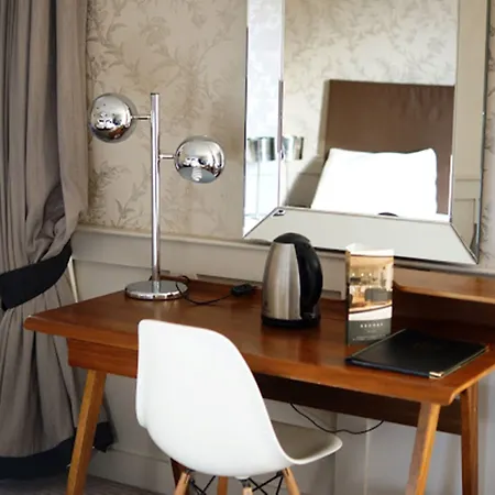 Hotel Grove House 3*