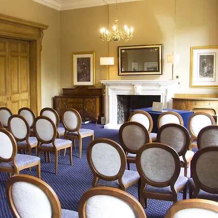 Royal Scots Club מלון 3*