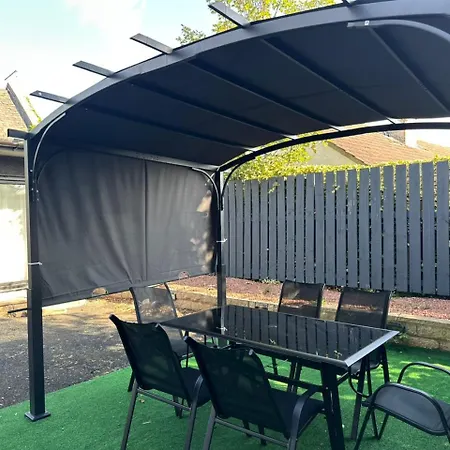 Luxury 5bd, Gym, Parking, Bus To Airport, Sleeps10 *