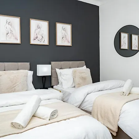 Luxury 5bd, Gym, Parking, Bus To Airport, Sleeps10 *