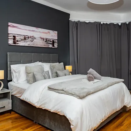 Luxury 5bd, Gym, Parking, Bus To Airport, Sleeps10 Villa *