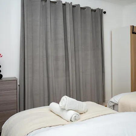 Luxury 5bd, Gym, Parking, Bus To Airport, Sleeps10 *
