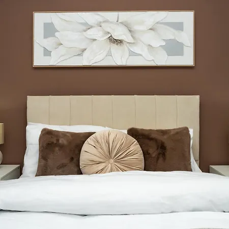 Villa Luxury 5bd, Gym, Parking, Bus To Airport, Sleeps10 *