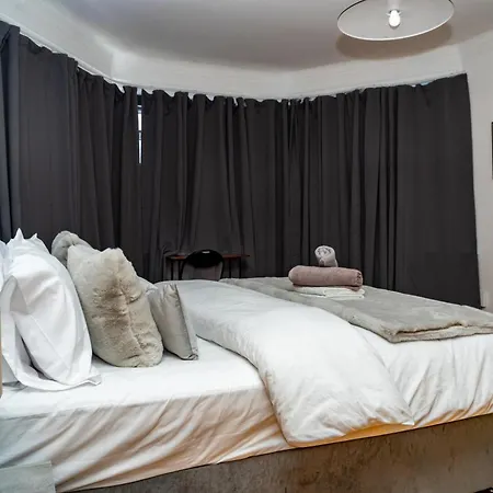 Luxury 5bd, Gym, Parking, Bus To Airport, Sleeps10 *