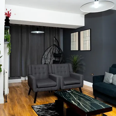 Luxury 5bd, Gym, Parking, Bus To Airport, Sleeps10 Villa