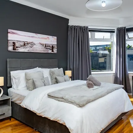 Luxury 5bd, Gym, Parking, Bus To Airport, Sleeps10 Villa *