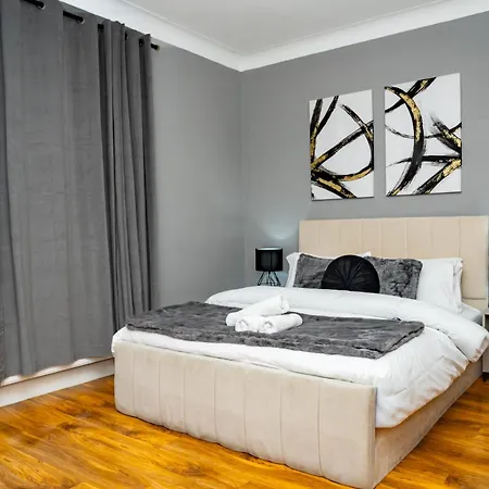 Luxury 5bd, Gym, Parking, Bus To Airport, Sleeps10 Villa