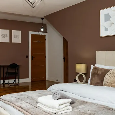Luxury 5bd, Gym, Parking, Bus To Airport, Sleeps10 * Edimburgo