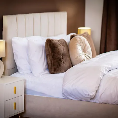Villa Luxury 5bd, Gym, Parking, Bus To Airport, Sleeps10