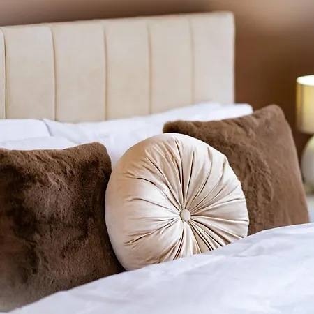 Villa Luxury 5bd, Gym, Parking, Bus To Airport, Sleeps10
