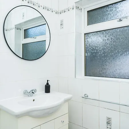 Luxury 5bd, Gym, Parking, Bus To Airport, Sleeps10