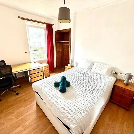 Spacious 3 Bedroom Flat
