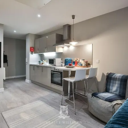 For Students Only - Kings Stables Road In Edimburgo