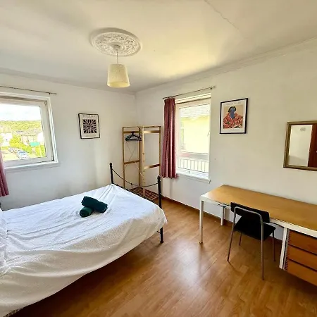 Spacious 3 Bedroom Flat Apartment Edinburgh