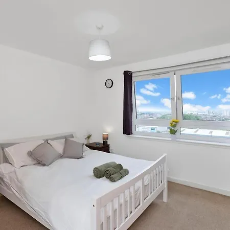 Modern 2br Flat, Parking & Balcony In Διαμέρισμα
