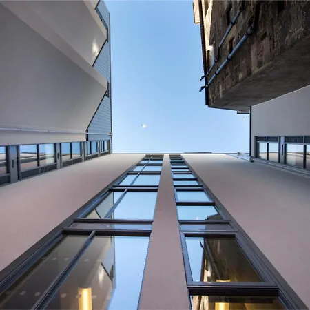 For Students Only - Buccleuch Street In * Edimburgo