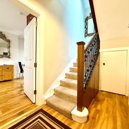 Historic Mews House 2br In Centre