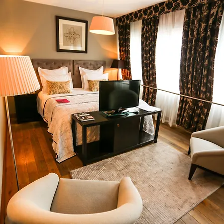 Tigerlily Hotel