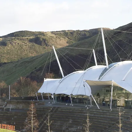 Dreamhouse Holyrood Park Edinburg