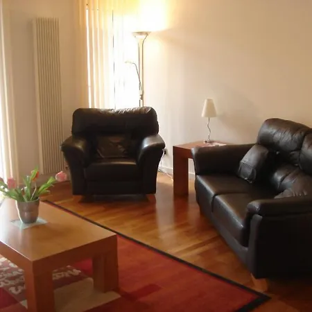 Dreamhouse Holyrood Park Апартаменты Эдинбург