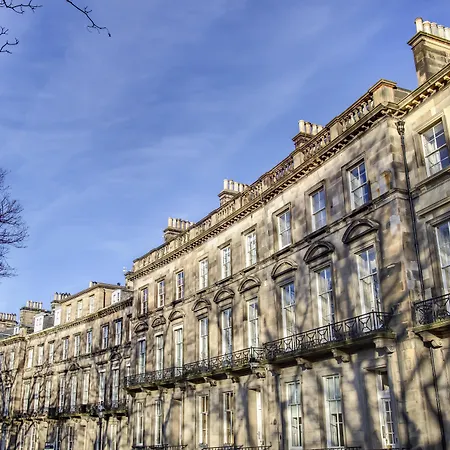 Clarendon Luxury Otel