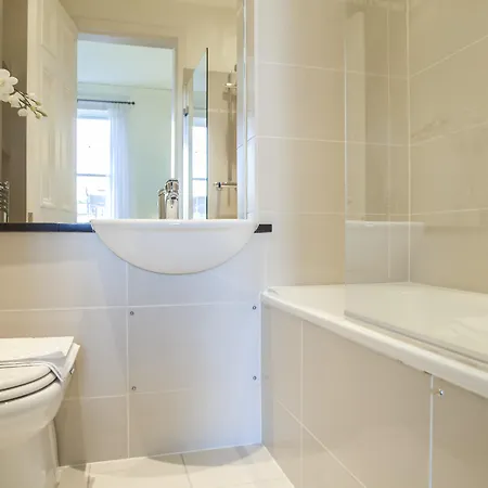 Clarendon Luxury Otel 4*