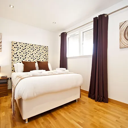 Staycity West End شقة فندقية