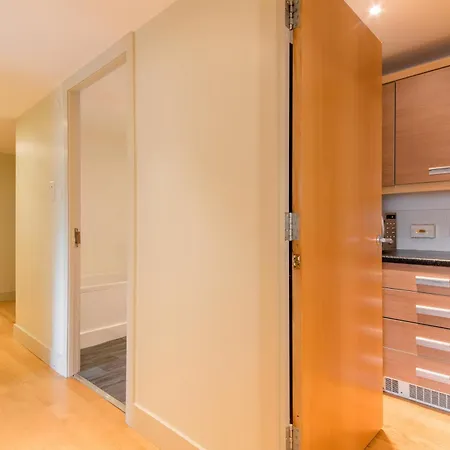 Modern Flat In The Middle Of Old Town 펜션 *