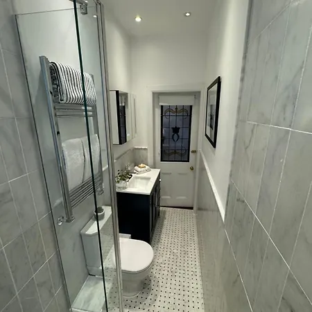 Joivy Fantastic New Town Flat With Shared Garden Edinburgh