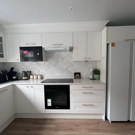 펜션 Centre House - 5 Bedrooms - Sleeps 9 - Parking