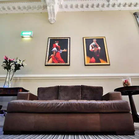 Palmerston מלון דירות 4*