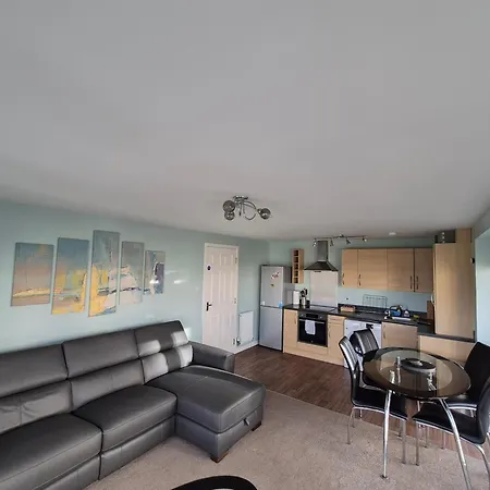 Fabulous 3 Bedroom Flat Edinburg