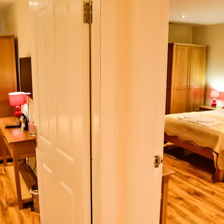 Edinburgh City Suites Апарт-отель