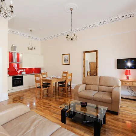 Edinburgh City Suites 4*