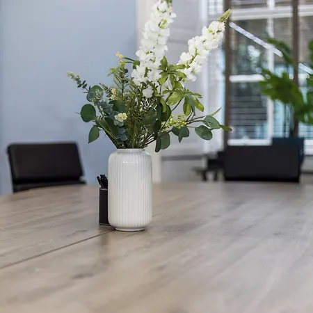 Отель 28 York Place 3*