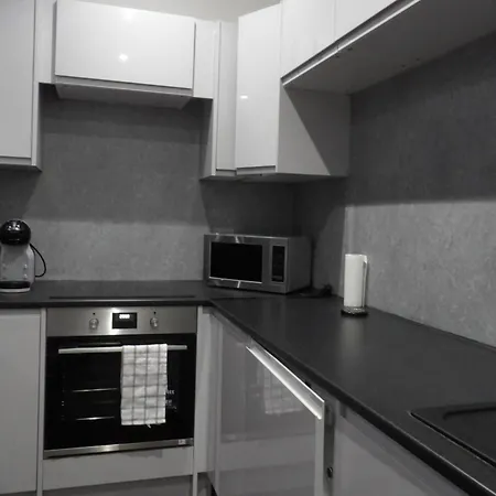2bed Sleeps 4-near Meadows Park Parking Wifi Daire