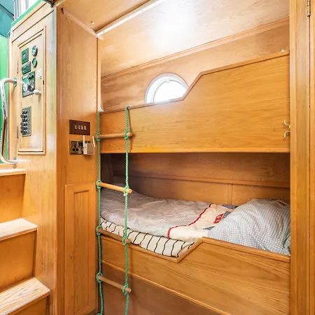 - Houseboats Botel Edinburgh