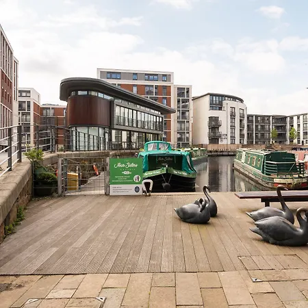 ספינת מלון - Houseboats