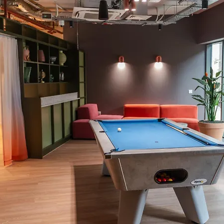 Destiny Student - Burnet Point Hotel *