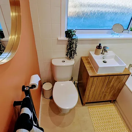 Newly Refurbished 3 Bed House With 2-Sided Wood Burner And Garden In Edinburgh Vakantiehuis Edinburgh