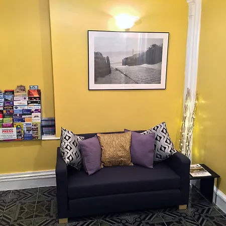 16 Pilrig Bed and Breakfast