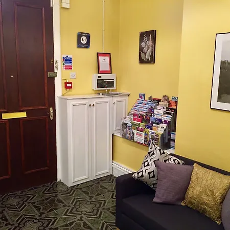 16 Pilrig Bed & Breakfast