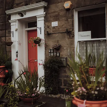 16 Pilrig 3* Edinburgh