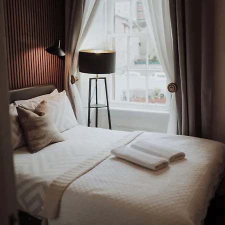 16 Pilrig 3* Edinburgh