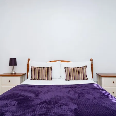 Airport Home, Free Parking, Sleeps 6, Near * 爱丁堡